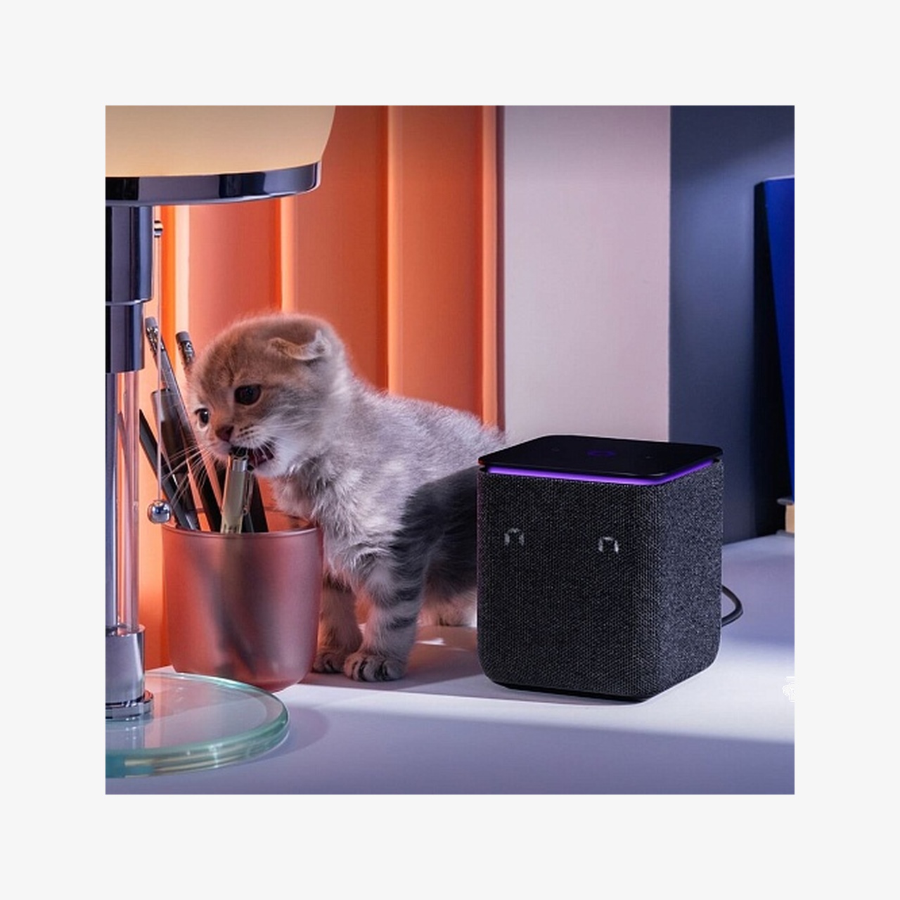 Умная колонка Яндекс Станция Миди, черный